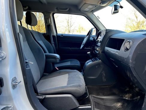 Used 2017 Jeep Patriot Latitude image 60