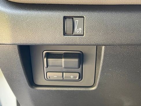 Used 2025 Chevrolet Colorado ZR2 w/ Technology Package image 17