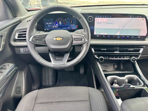 Used 2025 Chevrolet Traverse LT w/ Driver Confidence Package FWD image 13