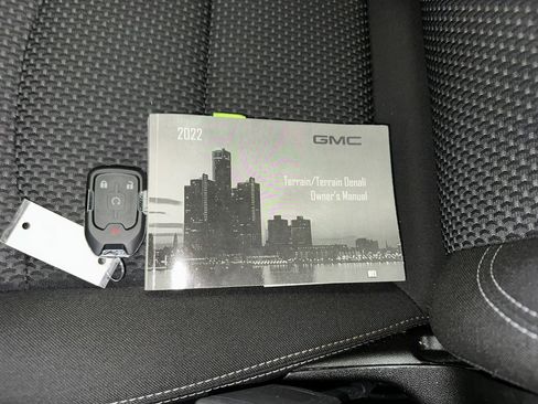Certified 2022 GMC Terrain SLE w/ Driver Convenience Package image 4