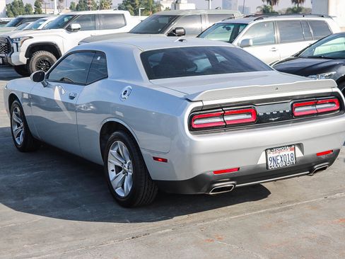 Used 2019 Dodge Challenger SXT image 7