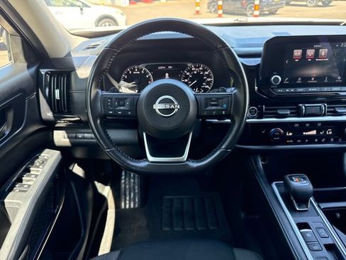 Used 2024 Nissan Pathfinder SV FWD image 18