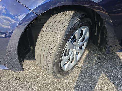 Used 2023 Toyota Corolla LE image 31