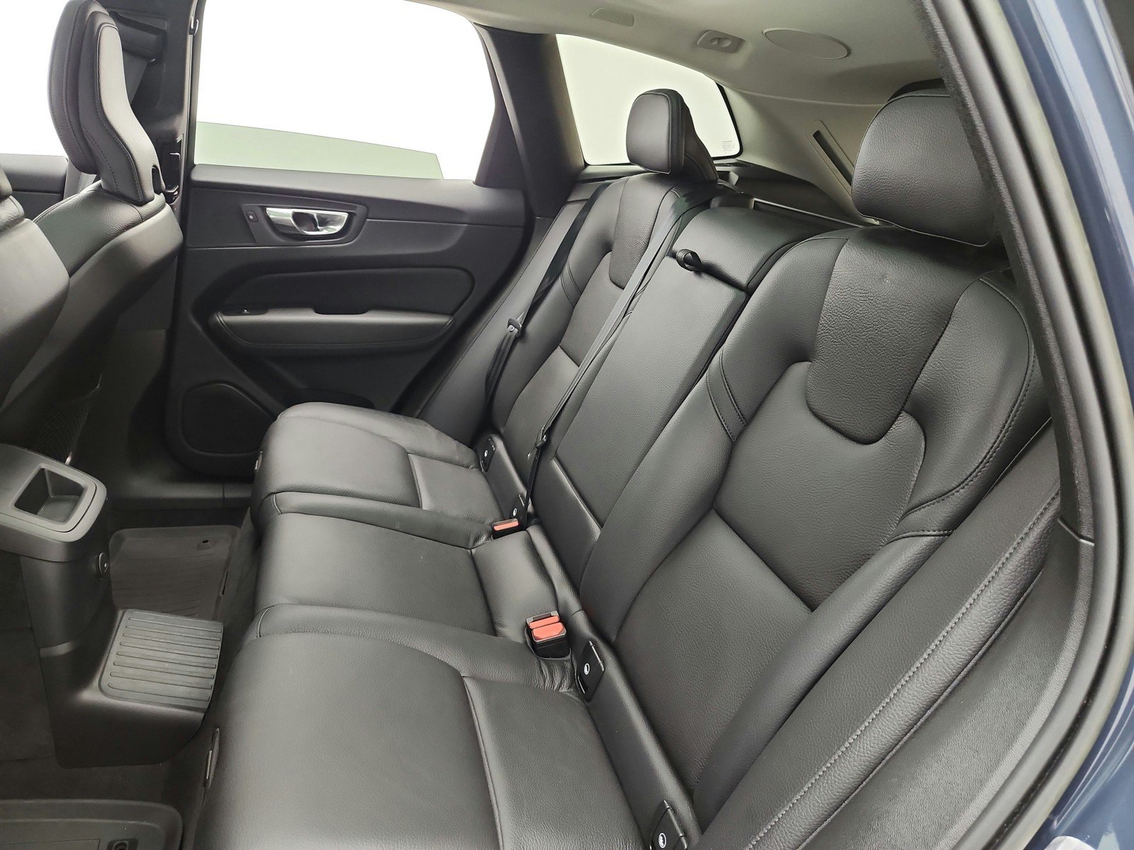 Used 2022 Volvo XC60 T8 Inscription Expression w/ Advanced Package AWD/4WD image 13
