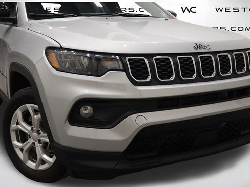 Used 2024 Jeep Compass Latitude image 48