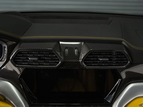 Used 2022 Lamborghini Urus AWD/4WD image 40