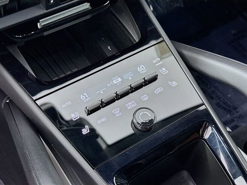 Used 2024 Porsche Cayenne image 18