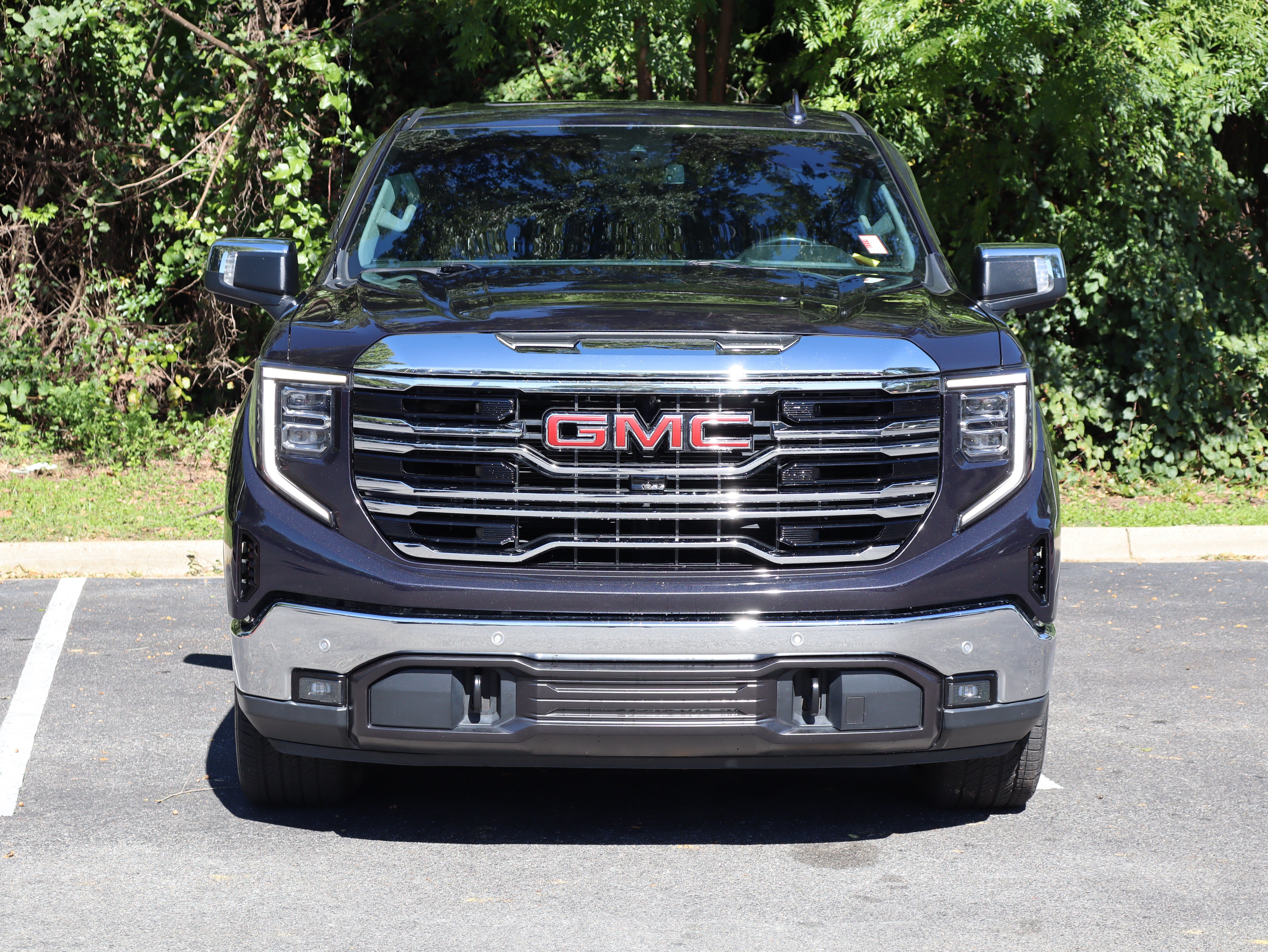 Used 2022 GMC Sierra 1500 SLT w/ SLT Premium Plus Package RWD image 3