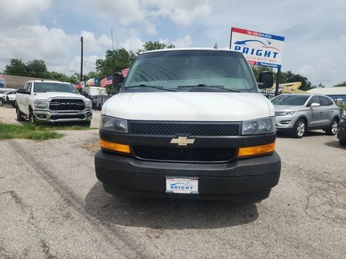 Used 2019 Chevrolet Express 3500 Extended w/ Driver Convenience Package RWD image 2