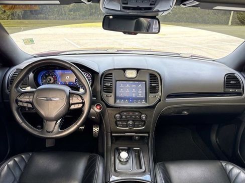Used 2023 Chrysler 300 C image 13