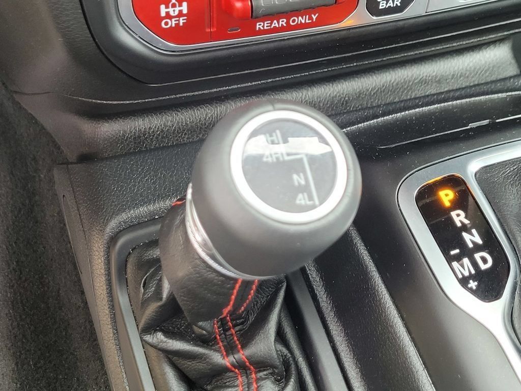 Used 2023 Jeep Wrangler Unlimited Rubicon w/ LED Lighting Group AWD/4WD image 23