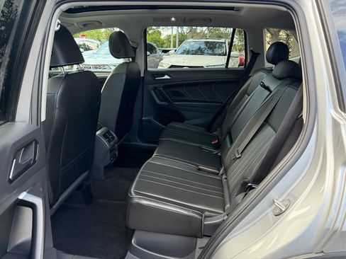 Used 2022 Volkswagen Tiguan SE w/ Panoramic Sunroof Package AWD/4WD image 14