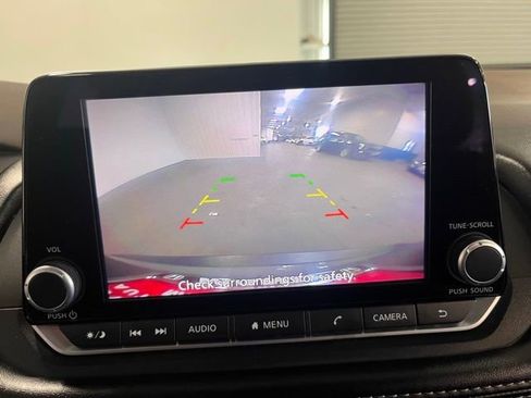 Used 2023 Nissan Rogue S image 27