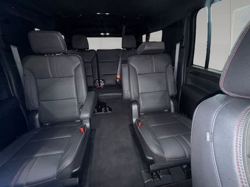 Used 2022 Chevrolet Suburban RST w/ Sport Performance Package image 18