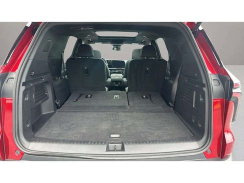 Used 2025 Chevrolet Traverse Z71 w/ LPO, Floor Liner Package AWD/4WD image 9