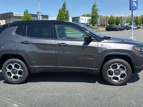 Used 2022 Jeep Compass Trailhawk w/ Trailhawk Convenience Group AWD/4WD image 3