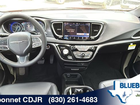 New 2026 Chrysler Voyager LX FWD image 18