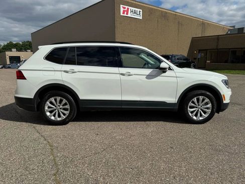 Used 2019 Volkswagen Tiguan SE w/ Panoramic Sunroof Package image 11