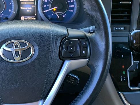 Used 2015 Toyota Sienna XLE image 15