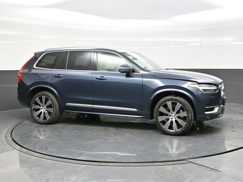 Used 2024 Volvo XC90 B6 Plus w/ Protection Package image 8
