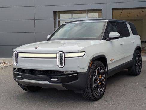 Used 2023 Rivian R1S Launch Edition image 7