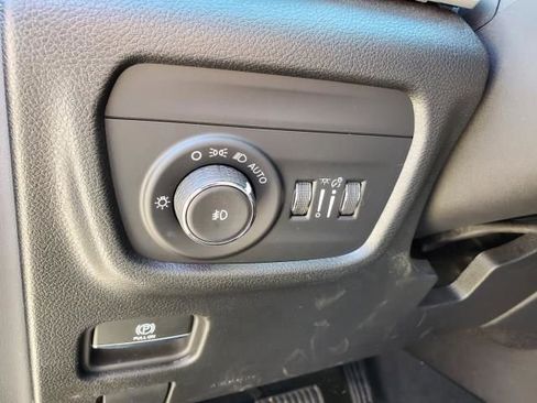 Used 2023 Jeep Grand Cherokee L Limited image 16