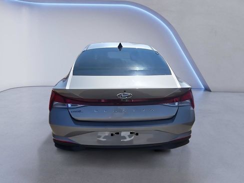 Used 2023 Hyundai Elantra SEL w/ Convenience Package FWD image 4
