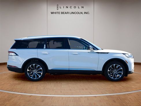 Used 2025 Lincoln Aviator Reserve w/ Illumination Package image 4