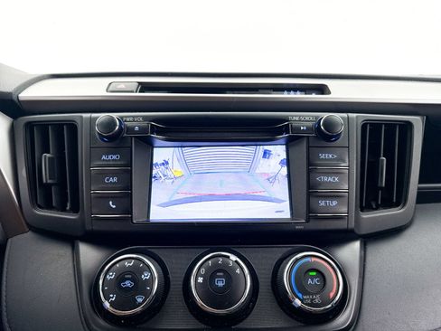Used 2018 Toyota RAV4 LE w/ Carpet Mat Package FWD image 18