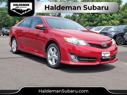 Used 2014 Toyota Camry SE FWD image 1