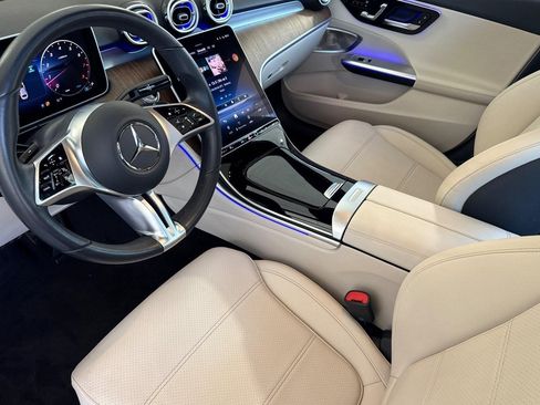 Used 2025 Mercedes-Benz C 300 4MATIC Sedan image 4