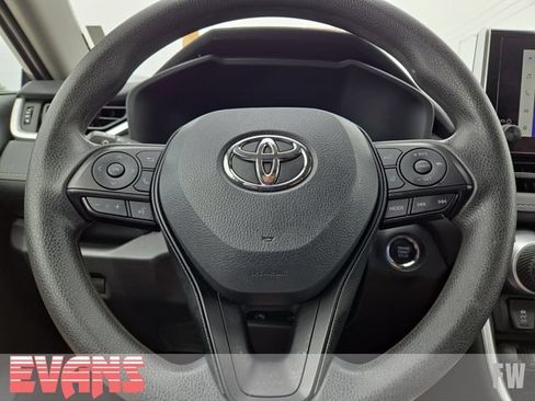 Used 2025 Toyota RAV4 XLE AWD/4WD image 13