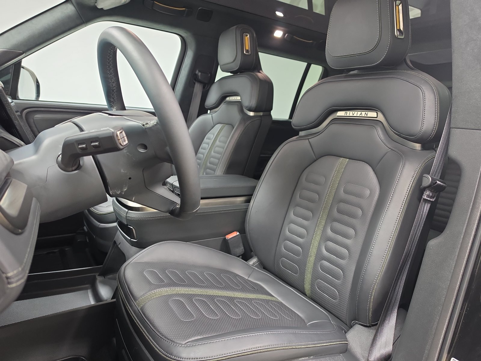 Used 2023 Rivian R1S Adventure Dual AWD/4WD image 20