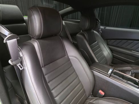 Used 2013 Ford Mustang GT Premium w/ Comfort Pkg RWD image 34
