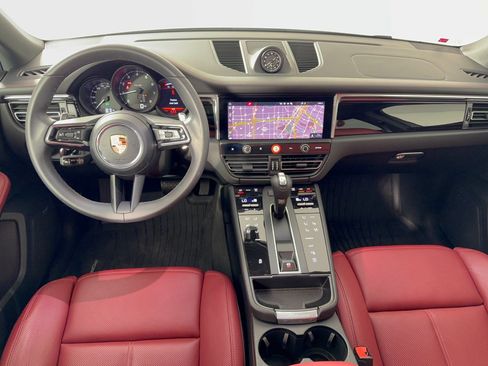 Certified 2026 Porsche Macan AWD/4WD image 17