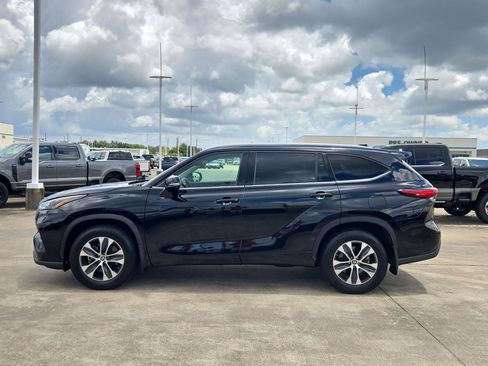 Used 2022 Toyota Highlander XLE FWD image 7