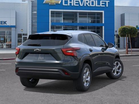 Used 2026 Chevrolet Trax LS w/ LS Convenience Package FWD image 4