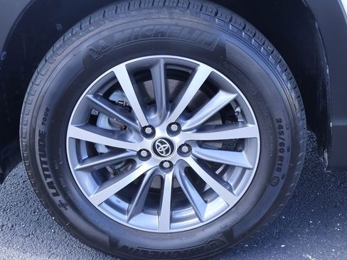 Certified 2017 Toyota Highlander XLE image 10