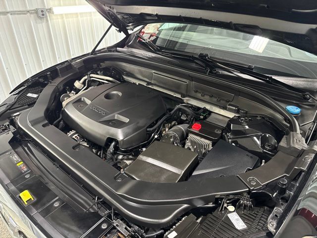 Used 2019 Volvo XC60 T5 Momentum w/ Multimedia Package AWD/4WD image 31
