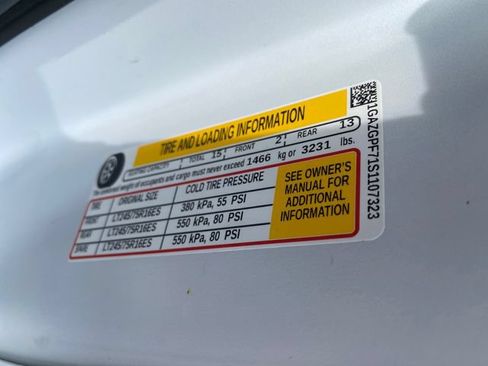 Certified 2025 Chevrolet Express 3500 LT w/ LT Preferred Equipment Group RWD image 22