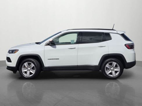 Used 2022 Jeep Compass Latitude w/ Convenience Group AWD/4WD image 3