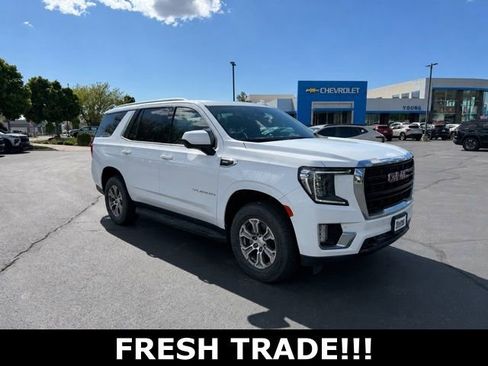 Used 2022 GMC Yukon SLE AWD/4WD image 1