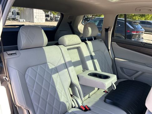 Used 2025 Volkswagen Atlas SEL Premium R-Line image 53