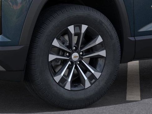New 2026 Chevrolet Equinox LT w/ Convenience Package II AWD/4WD image 9