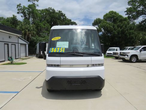 Used 2024 Chevrolet Brightdrop 400 w/ Commercial Equipment Package AWD/4WD image 2
