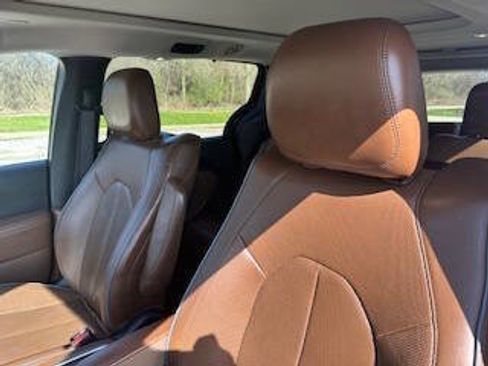 Used 2017 Chrysler Pacifica Limited FWD image 11