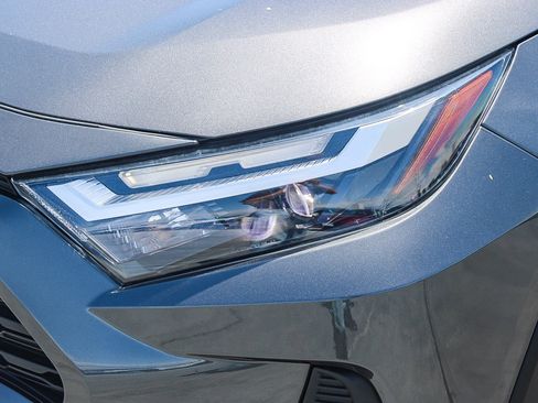 Used 2023 Toyota RAV4 LE AWD/4WD image 5