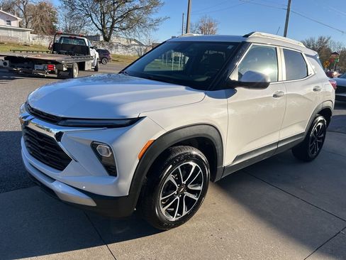 Used 2024 Chevrolet TrailBlazer LT image 5