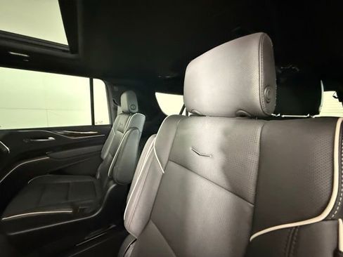 Used 2023 Cadillac Escalade ESV Premium Luxury image 23