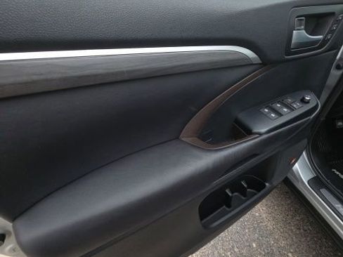 Used 2017 Toyota Highlander Limited Platinum image 13